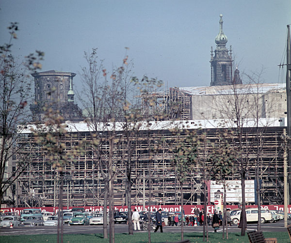 DDR - Kulturpalast Dresden um 1968