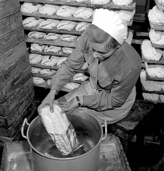 DDR - Dresdner Christstollen 1954