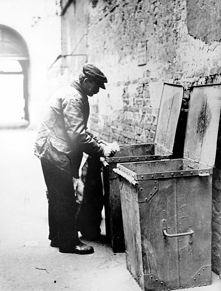 Weimar Republic - Poverty around 1930