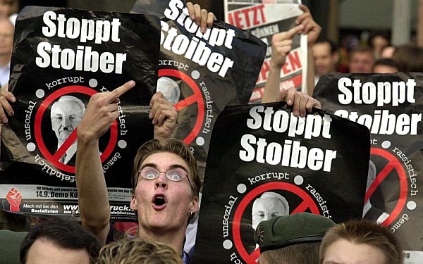 Stoiber-Auftritt in Frankfurt von Protesten begleitet