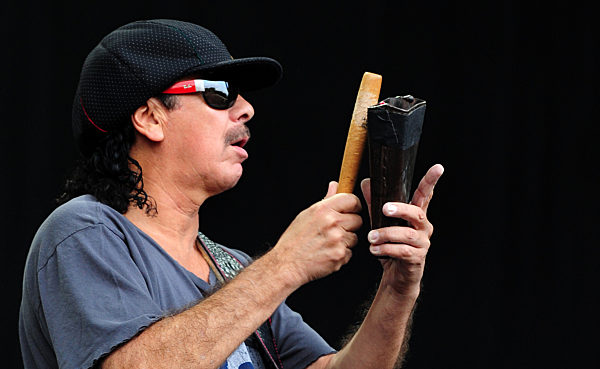 Der mexikanische Gitarrist und Sänger Carlos Santana tritt am Samstag (18.07...