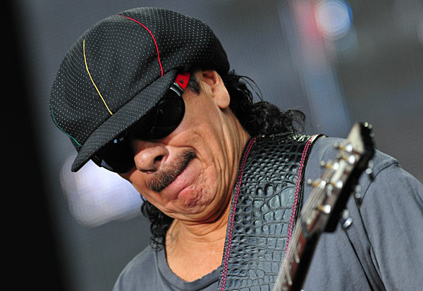 Der mexikanische Gitarrist und Sänger Carlos Santana tritt am Samstag (18.07...
