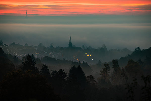 Über den Bergen Nebelschwaden