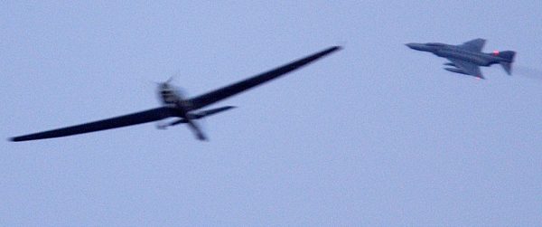 Entführter Motorsegler verbreitet Schrecken in Frankfurt