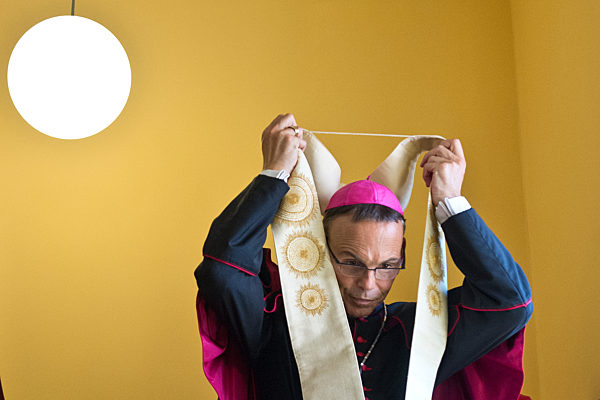 Bischof Tebartz-van Elst segnet Krabbelstube