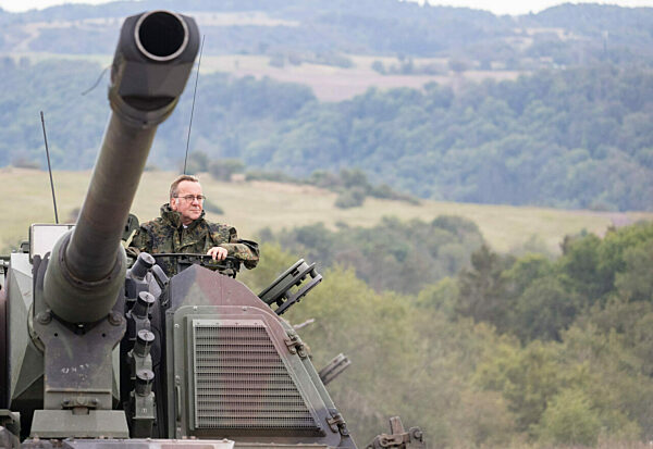 Pistorius besucht Artillerietruppe