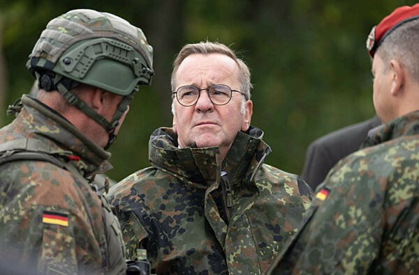 Pistorius besucht Artillerietruppe