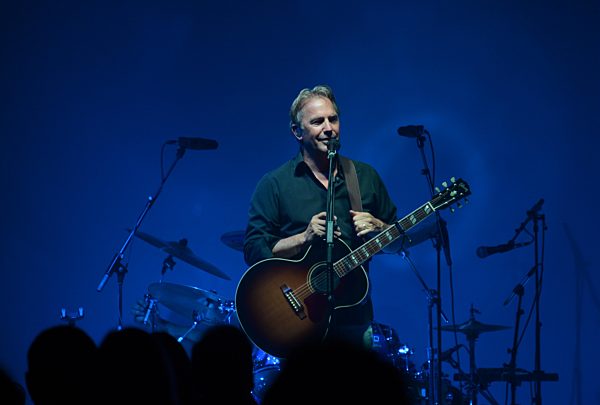 Kevin Costner live on stage
Fashion Show Label Arqueonautas...