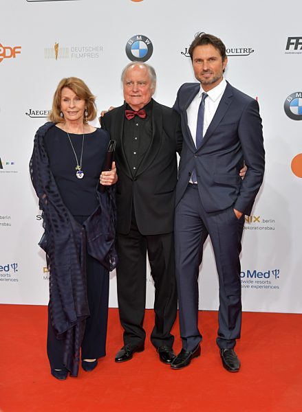 Senta Berger, Ehemann Michael Verhoeven, Sohn Simon Verhoeven
Deutscher...