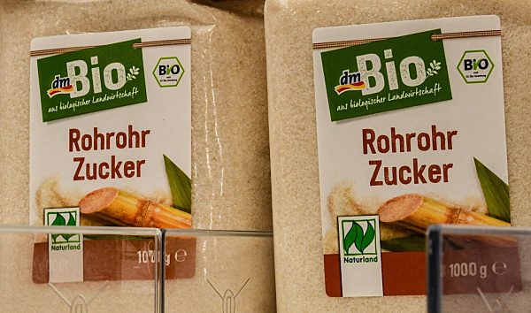 Bio Rohrzucker im Supermarktregal