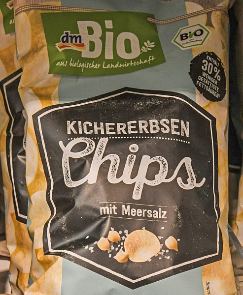 Kichererbsen Chips mit Biosiegel   im Supermarktregal
