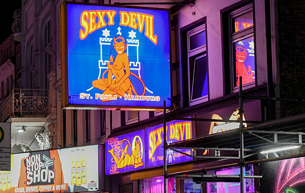 Reeperbahn am Abend, Rotlicht, Suendige Meile, Vergnuegungsviertel