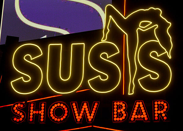 Leuchtreklamen auf der Reeperbahn, Rotlicht, Suendige Meile, Vergnuegungsviertel