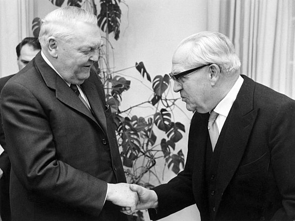 Bundeskanzler Erhard und Karl Weber