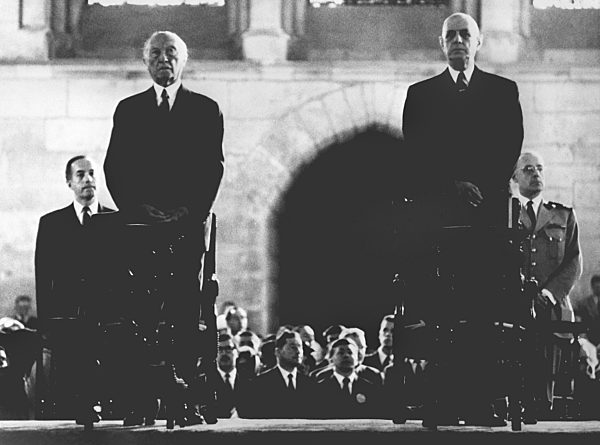 Adenauer und de Gaulle nehmen gemeinsamen an Hochamt teil