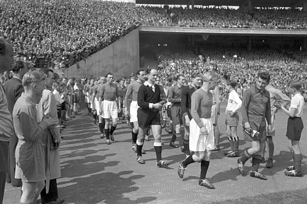 Hannover 96 ist Deutscher Fußballmeister 1954