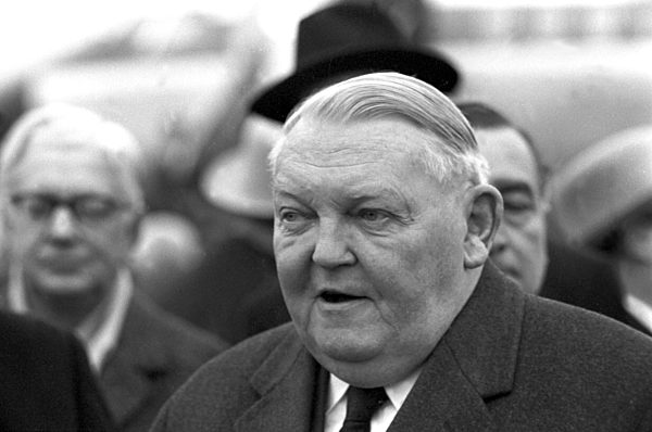 German chancellor Erhard back from USA