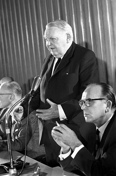 Chancellor Erhard back from USA