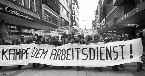 8000 persons demonstrate 1978