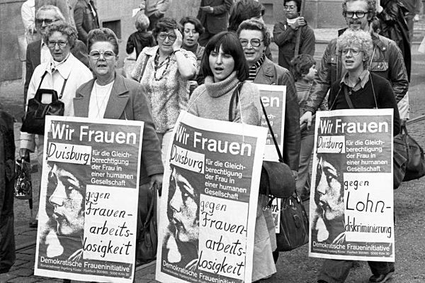 Women demand equal pay - 1978