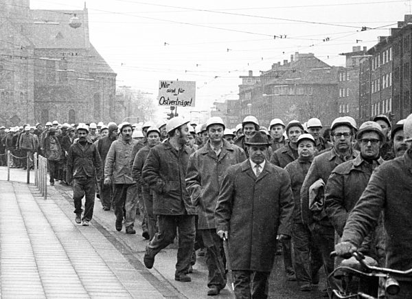 Steel workers for Eastern treaties 1972