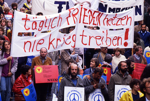 300.000 Gegner der atomaren Aufruestung 1981