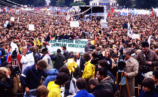 300.000 Gegner der atomaren Aufruestung 1981
