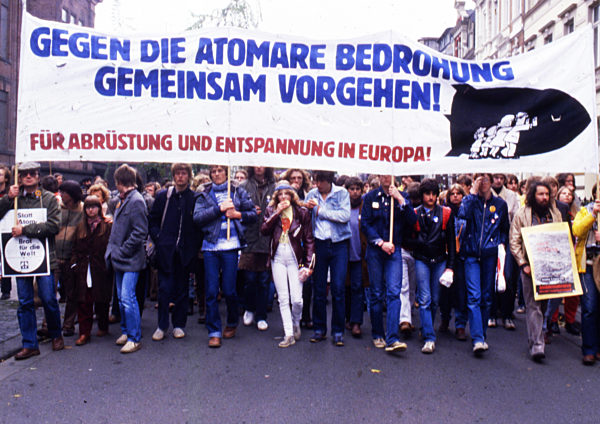 300.000 Gegner der atomaren Aufruestung 1981