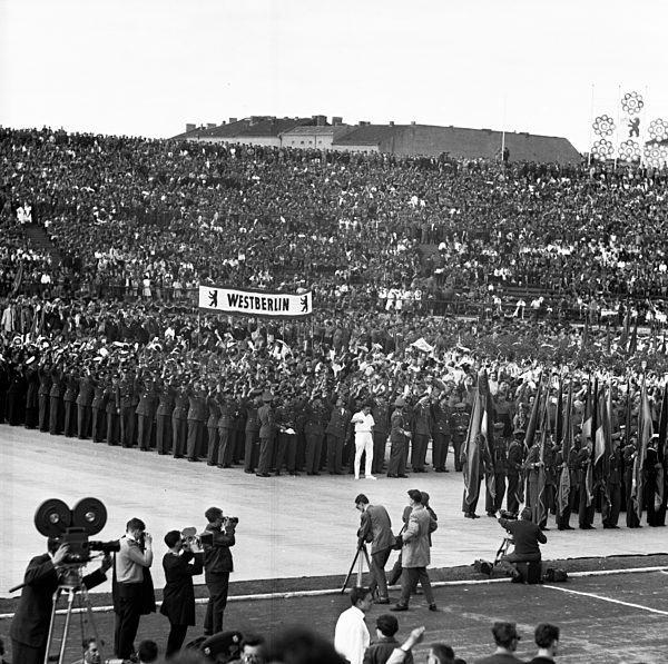 Deutschlandtreffen der FDJ in Ostberlin 1964