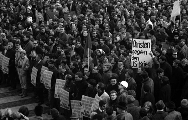 Vietnam-Kongress und Demonstration in West-Berlin
