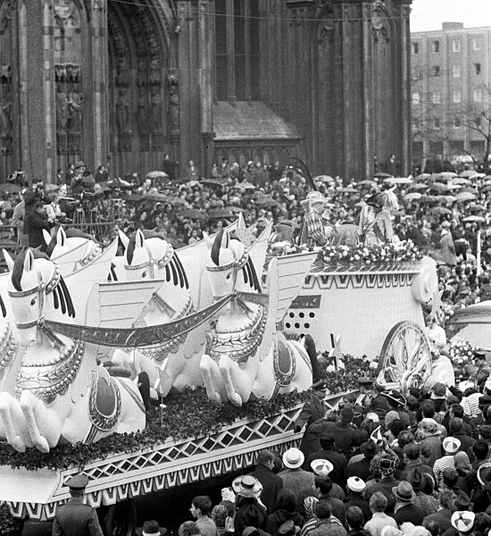 Der Karnevalsumzug 1966 in Koeln