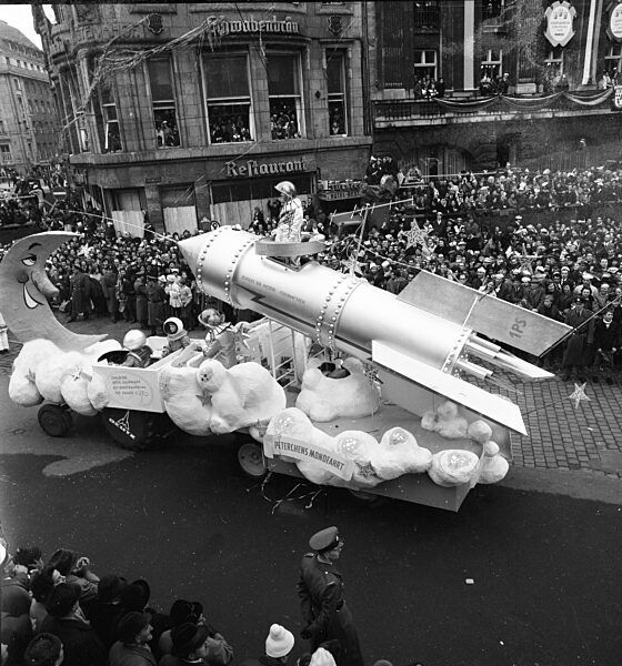Der Karnevalsumzug 1966 in Koeln