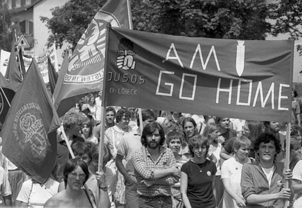 350.000 gegen Natodoppelbeschluss