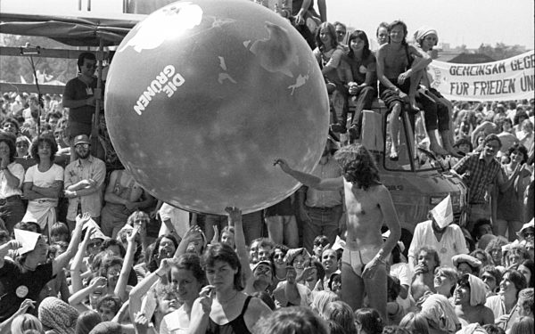 350.000 gegen Natodoppelbeschluss