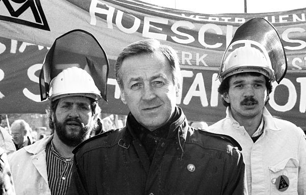 25,000 demonstrated in 1988 against unemployment