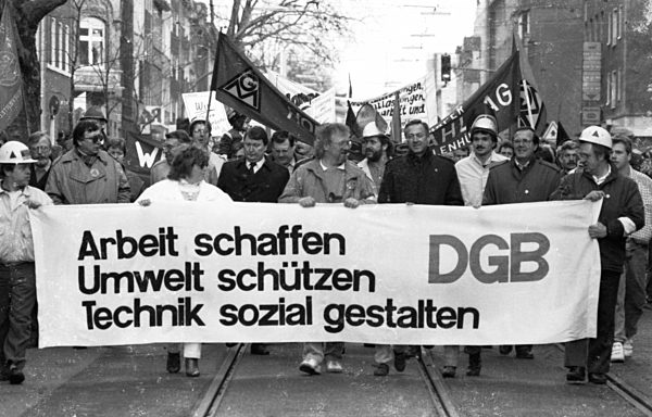 25,000 demonstrated in 1988 against unemployment