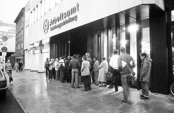 Morgen vor dem Arbeitsamt 1982 Ein Morgen vor dem Arbeitsamt