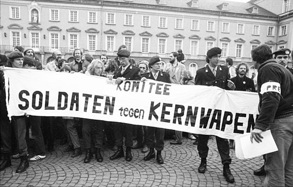 300.000 bei Friedensdemonstration in Bonn 1981