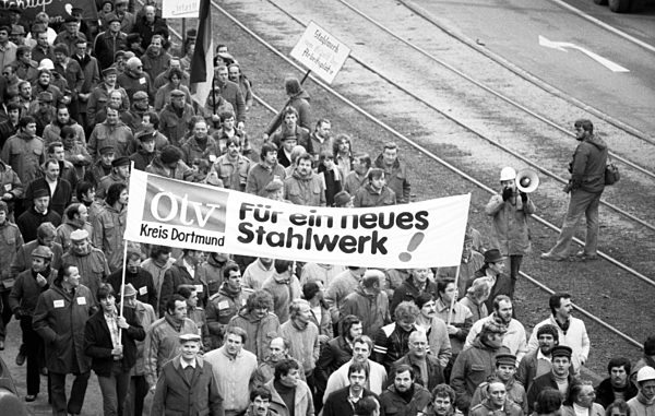 70.000 Stahlarbeiter fuer die Erhaltung ihrer Arbeitsplaetze 1981