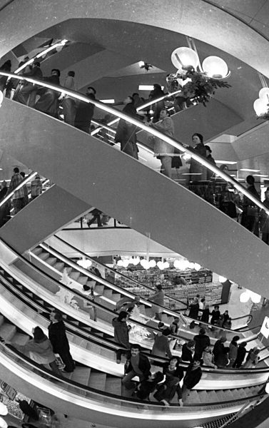 Einkaufstrubel  im Kaufhaus Horten 1977