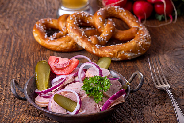 Wustsalat mit Brezeln