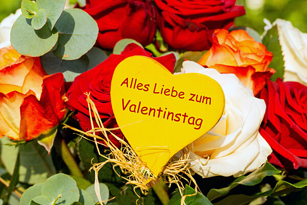 Greetings For Valentine's Day With Red And White Roses. The Heart In The Middle Says All Love For Valentine's Day