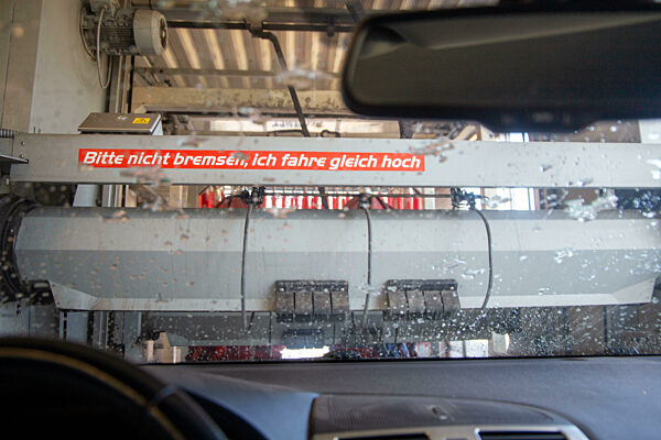 Auto in der Waschanlage