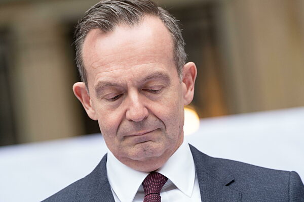 hvv hop wird autonom Bundesverkehrsminister übergibt Förderbescheid für Projekt Automatisierung des Hamburger On-Demand-Angebots mit Integration in den ÖPNV kurz AHOI Autonomes Fahren im Nahverkehr Volker Wissing, Bundesverkehrsministe