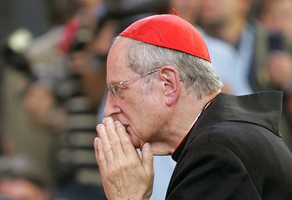 Der Kölner Erzbischof Kardinal Joachim Meisner betet am Mittwoch (17.08...