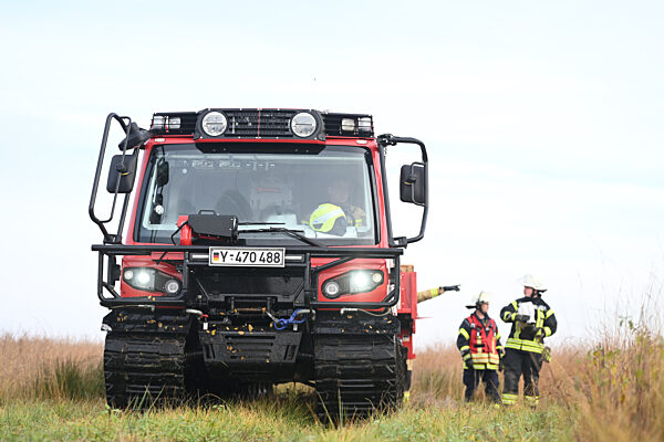 Großübung der Bundeswehr-Feuerwehr Meppen mit Anrainerfeuerwehr