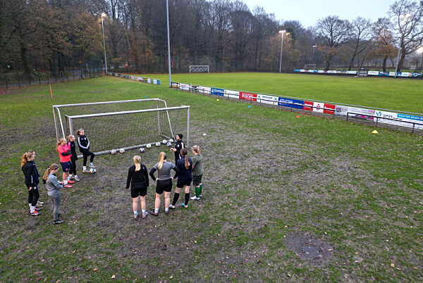 Roboter-Rasenmäher zerstört Fußballfeld