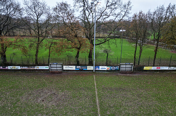 Roboter-Rasenmäher zerstört Fußballfeld