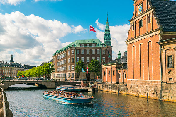 Holmenskanal beside the BÃ_rsen