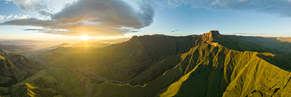 Dawn, Drakensberg Mountains, Royal Natal National Park, KwaZulu-Natal Province, South Africa